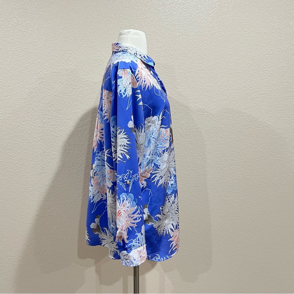 Chico’s Blue Floral Button Up Shirt Size 2 (Large) - Picture 3 of 12